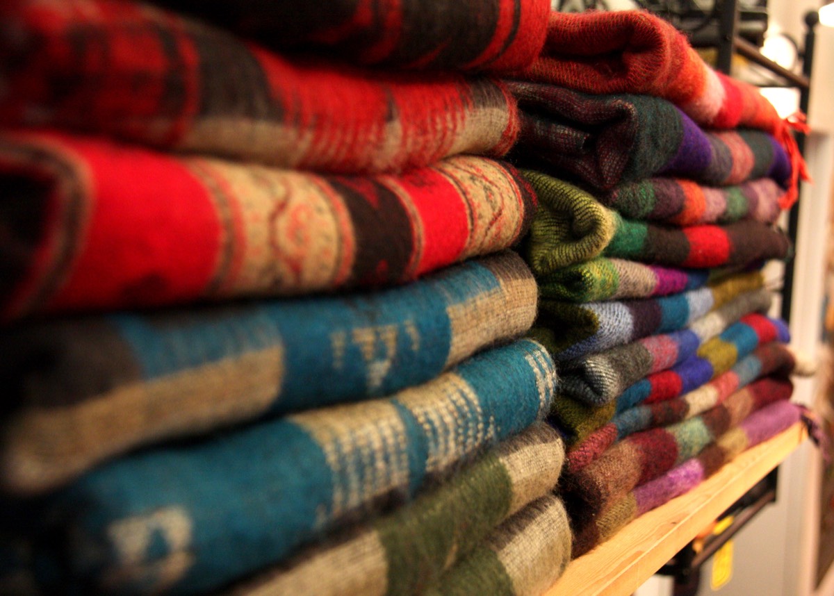 Etno textílie a ručne tkané tkaniny